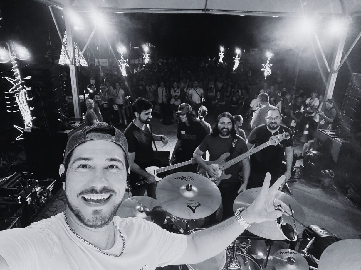 Show em bar